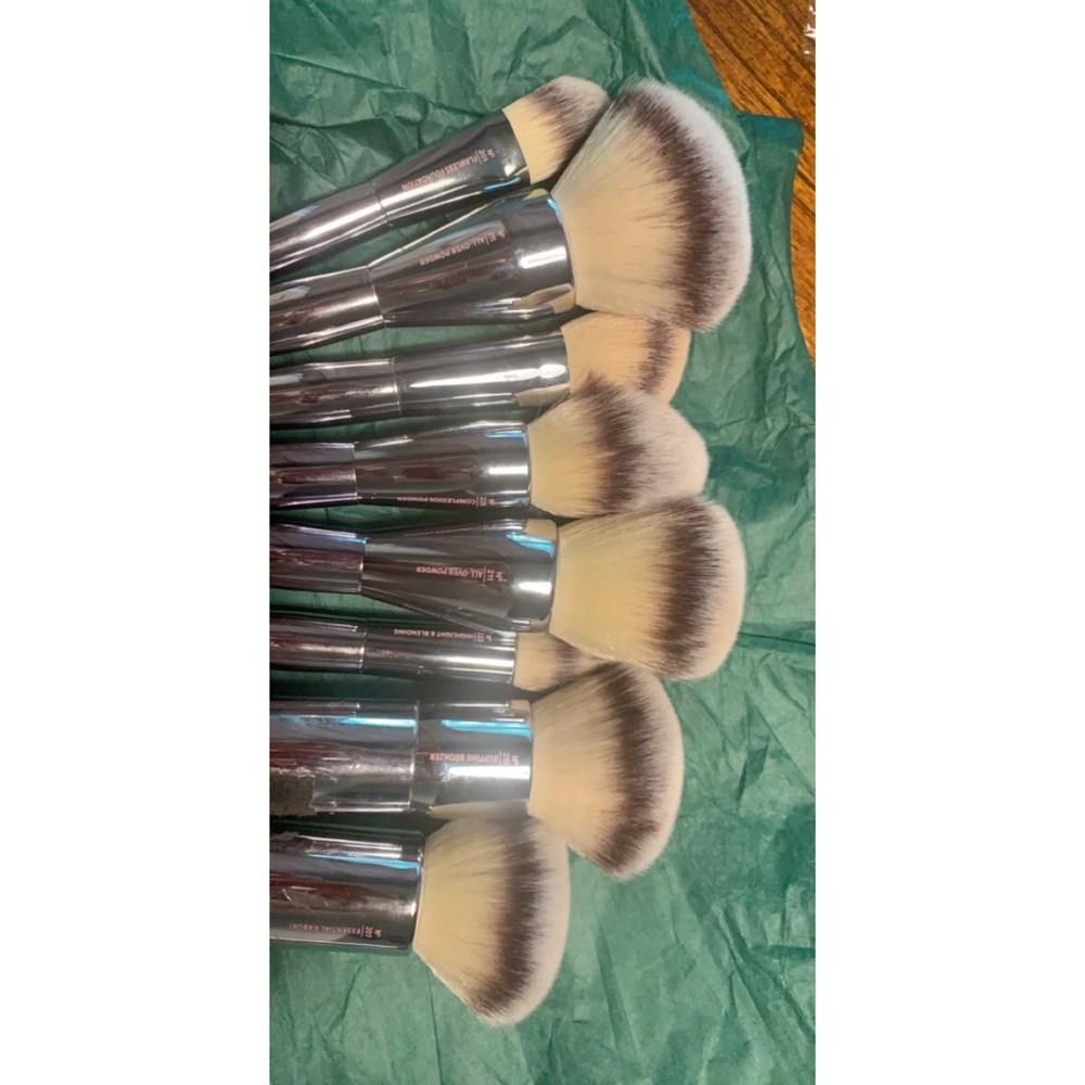 It cosmetics brushes